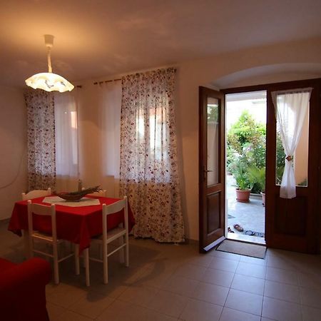 App With A Lovely Patio Mali Losinj Bagian luar foto
